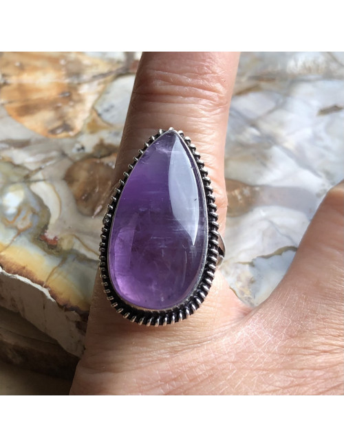 Grosse bague en pierre d’améthyste