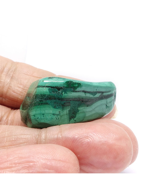 Galet de malachite. La pierre malachite pour votre chakra du coeur