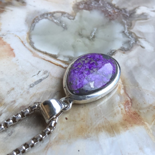 Pendentif en charoïte et argent 925 - Qualité exceptionnelle.