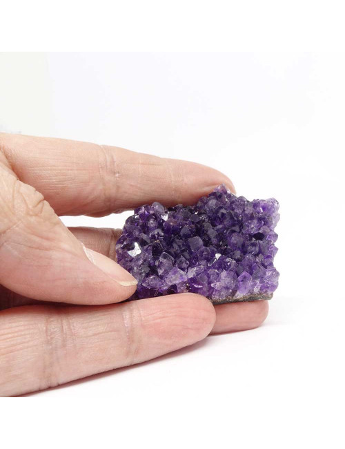 L’améthyste
Pierre de la sagesse et de l’humilité. Stimule la créativité.