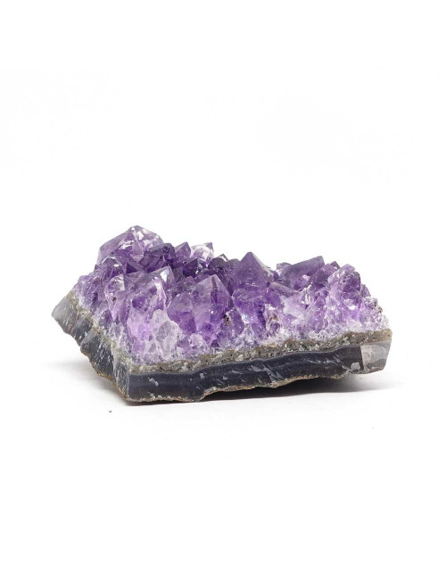 La pierre d'améthyste favorise le calme mental, l’estime de soi ainsi que vos phases de sommeil.