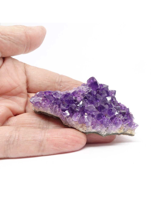 La pierre d'améthyste favorise le calme mental, l’estime de soi ainsi que vos phases de sommeil.
