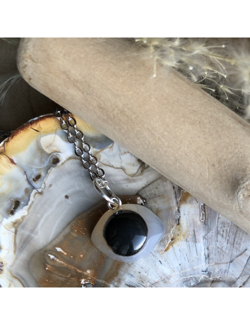 Spécialités en pierre fine. Pendentif en agate Oeil de Shiva