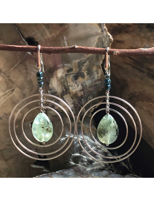 La prehnite stimule l'activité mentale, favorisant un esprit analytique. Stimule le métabolisme.