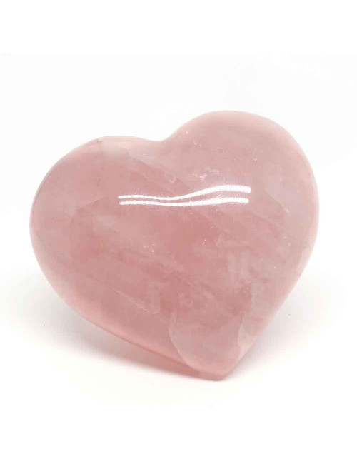Le quartz rose représente la douceur, la tendresse infinie, la paix intérieure, le calme absolu et la spiritualité.