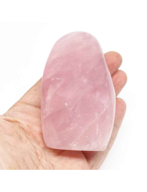 Le quartz rose est la pierre du cœur et des amoureux.
Il soulage le stress émotionnel ou le régularise.