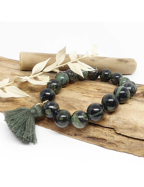 La pierre de jaspe Kambaba est renommée en lithothérapie pour sa force protectrice, sa lumière et sa positivité.