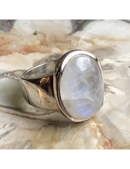 Bague en Pierre de lune, pierre de féminité