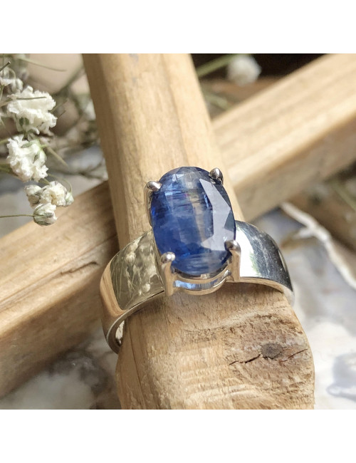 Bague en pierre fine de tanzanite