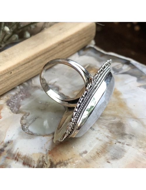 Pourquoi porter cette jolie pierre de lune ?