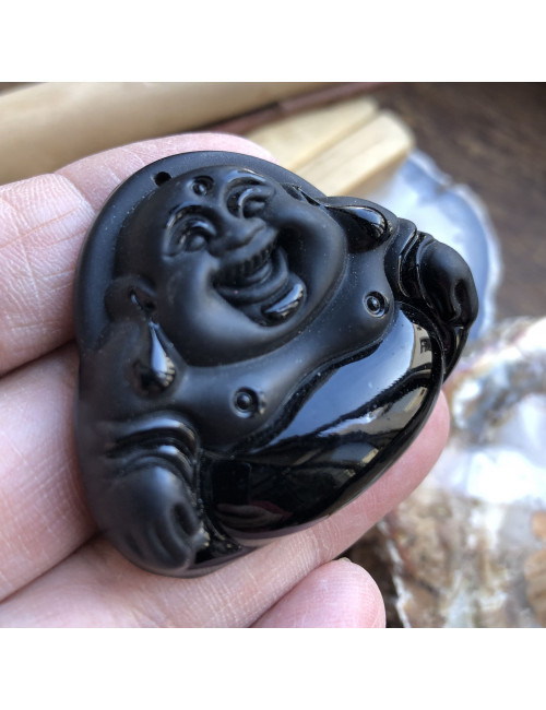 Très protectrice, elle agit comme un bouclier contre les énergies négatives et les influences néfastes