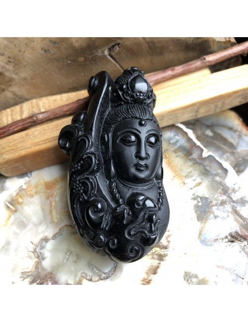 Pendentif en pierre obsidienne noire