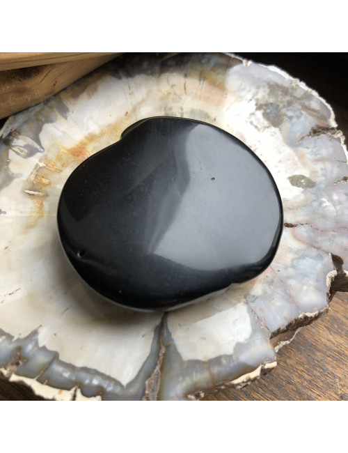 Pendentif en pierre obsidienne noire