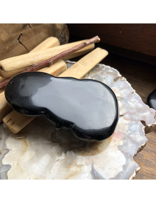 Pendentif en pierre obsidienne noire