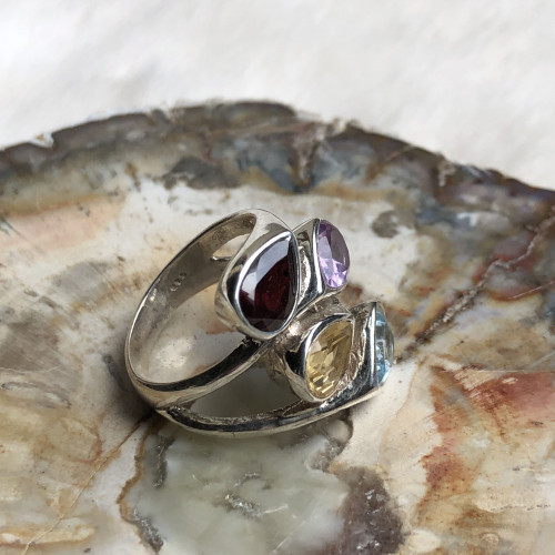 Splendide bague de luxe en argent 92,5% et en pierres taillées