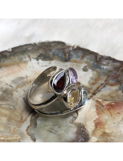 Splendide bague de luxe en argent 92,5% et en pierres taillées