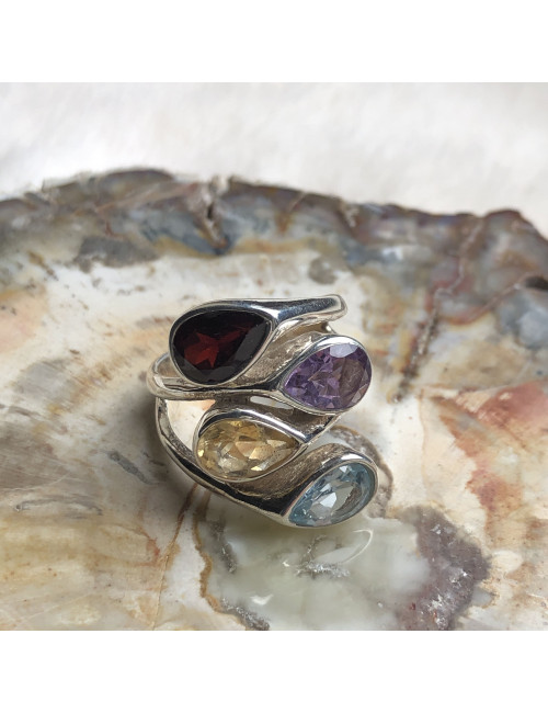 Splendide bague de luxe en argent 92,5% et en pierres taillées