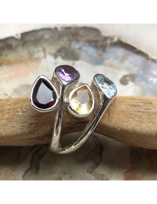 Splendide bague de luxe en argent 92,5% et en pierres taillées