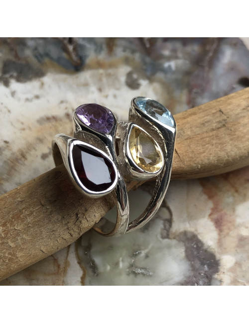 Splendide bague de luxe en argent 92,5% et en pierres taillées