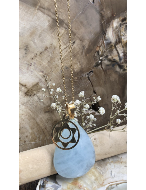Pendentif sur chaîne avec pierre aigue-marine
