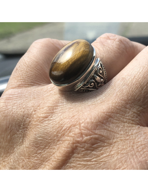 Bague en argent 925/1000 avec cabochon en Oeil de tigre.