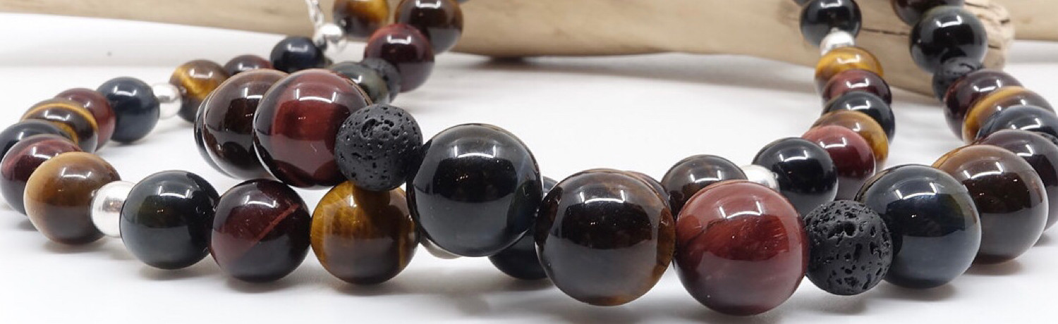 trois pierres associées ensemble forment le trio des « 3 oeils ». Oeil de tigre, oeil de faucon, oeil de taureau.