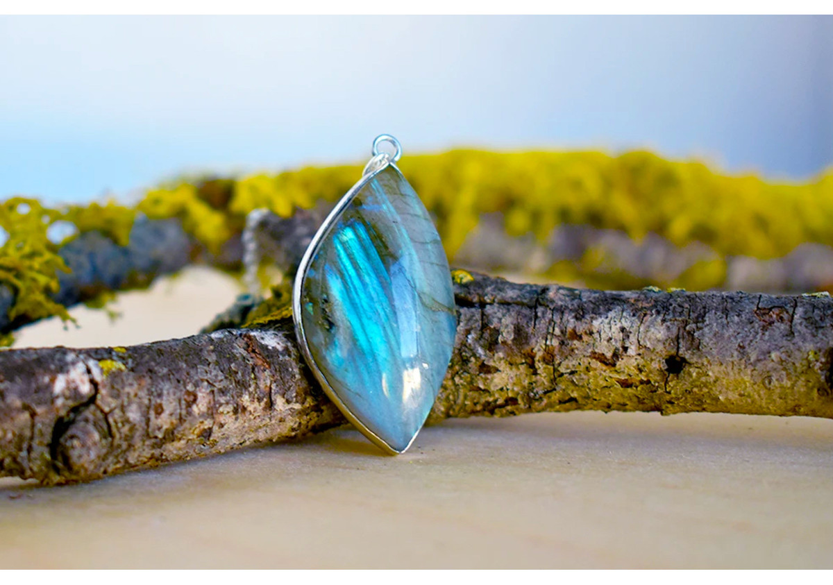 Labradorite : les pouvoirs magiques et effets négatifs