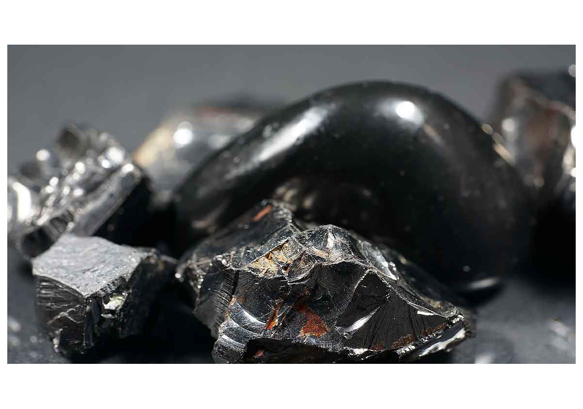 Pierres de shungite : purifiez votre énergie et protégez votre champ aurique