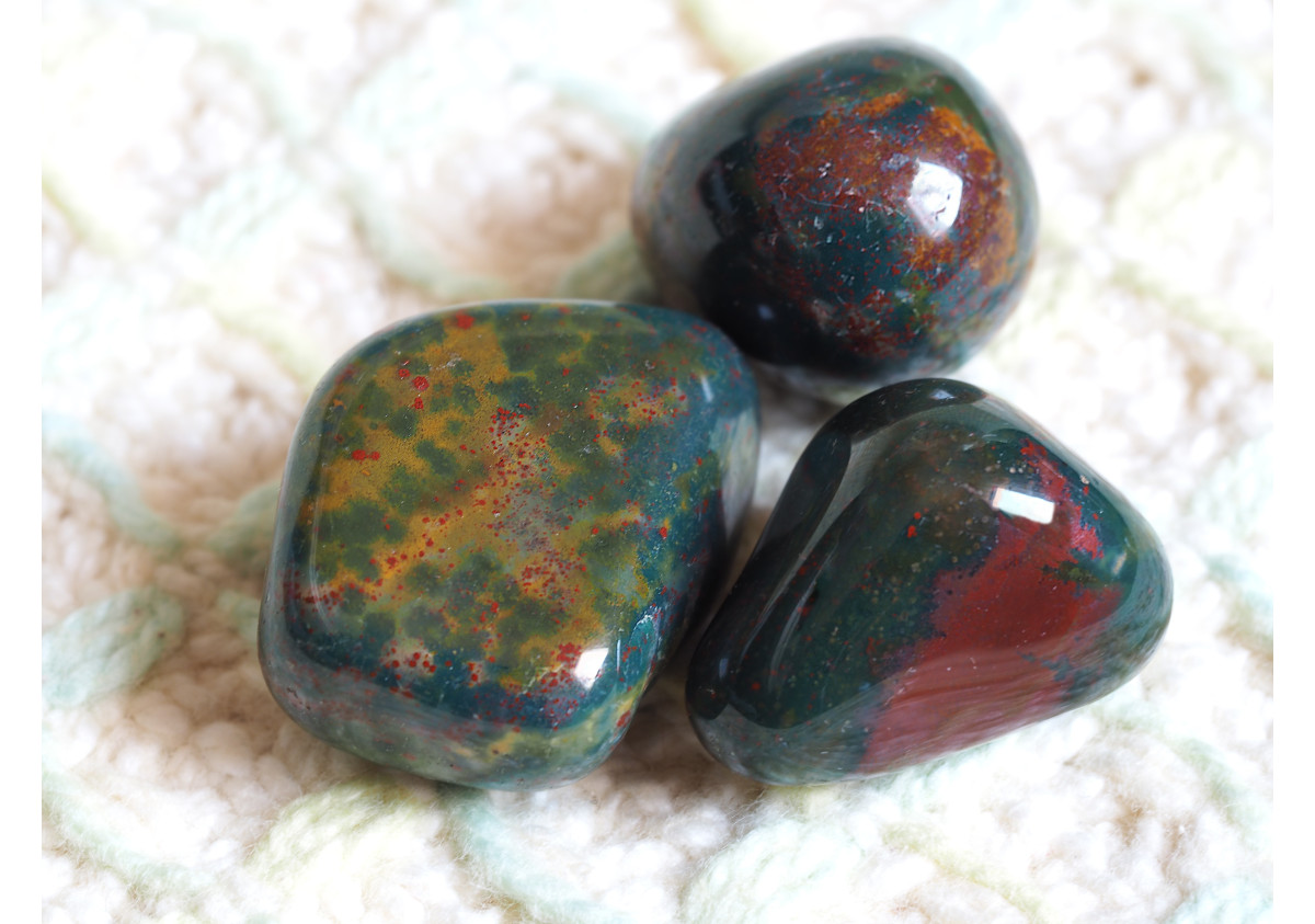 Différents types de pierre naturelle pour créer un bijou